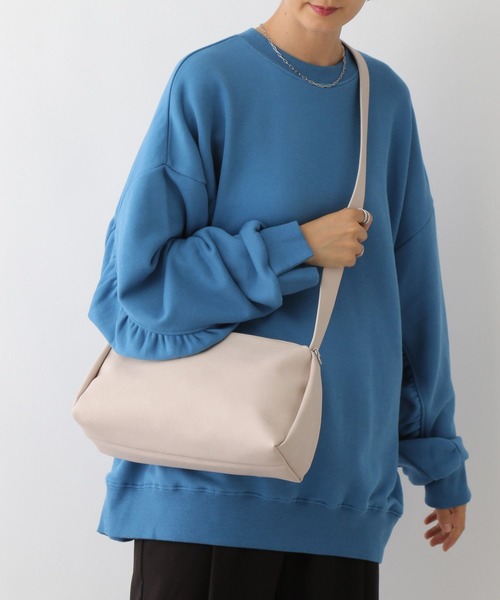 LEPSIM（レプシィム）の「フェイクレザーソフトショルダー　234670（ショルダーバッグ・レディース・ブラック/アイボリー/ブラウン/ライトグレー/カーキブラウン・ONE SIZE）」の6枚目の写真