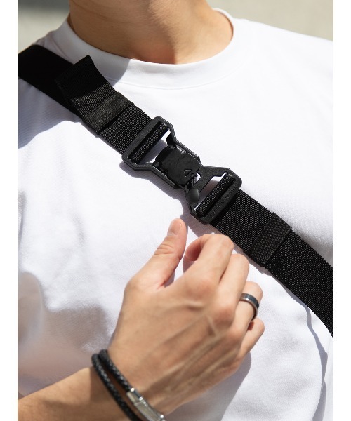 WEXLEY（ウェクスレイ）の「TRAVIS SLING CORDURA BALLISTIC BLACK（ショルダーバッグ・メンズ・ブラック・ONE SIZE）」の2枚目の写真