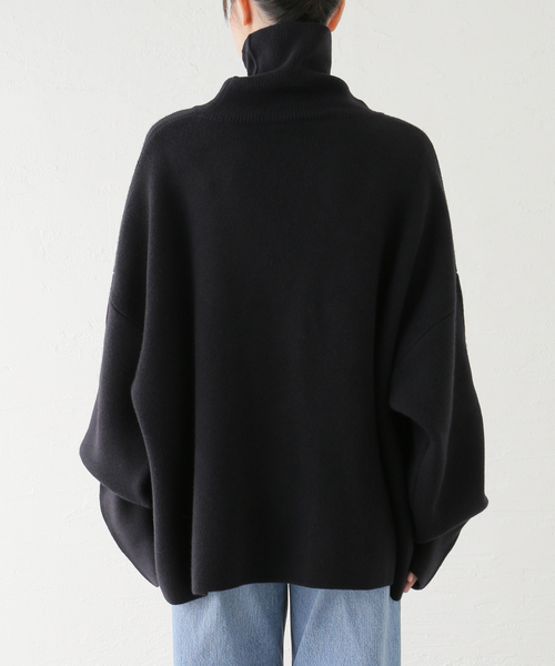 SEEALL(シーオール)の「SEEALL EXTRA OVER HIGH NECK SWEATER SAU41 KJ681:ニット(ニット/セーター・レディース・ネイビー・FREE)」の16枚目の写真
