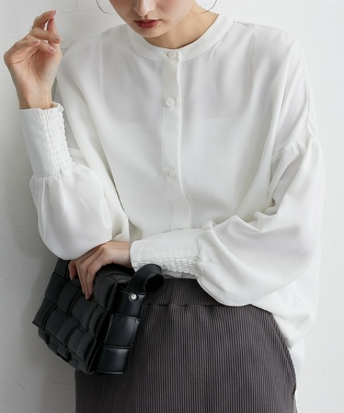 nissen（ニッセン）の「前後２ＷＡＹ袖シャーリングとろみブラウス（シャツ/ブラウス・レディース・ブラック/ベージュ/ブルー/オフホワイト・LL/S/M/L）」の2枚目の写真