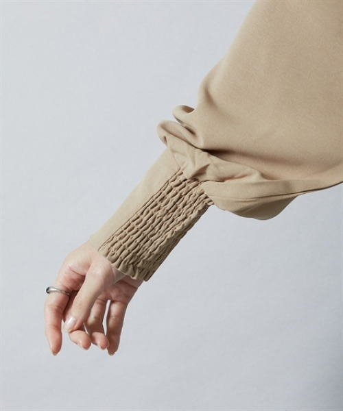 nissen（ニッセン）の「前後２ＷＡＹ袖シャーリングとろみブラウス（シャツ/ブラウス・レディース・ブラック/ベージュ/ブルー/オフホワイト・LL/S/M/L）」の6枚目の写真