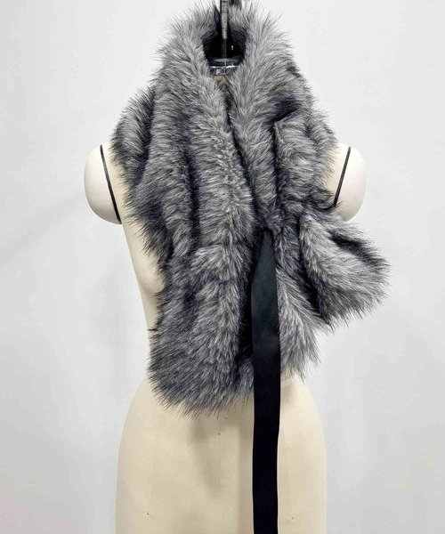 PICCIN（ピッチン）の「フェイクファーストール（ストール/ショール・レディース・グレー/ベージュ・FREE）」の8枚目の写真