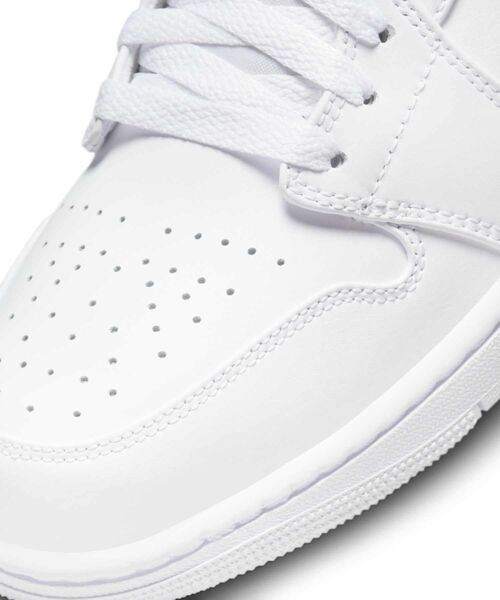 JORDAN BRAND(ジョーダンブランド)の「エア ジョーダン 1 MID シューズ / Air Jordan 1 Mid Shoes 554724-136 White(スニーカー・メンズ・ホワイト系6・25/25.5/26/26.5/27/27.5/28/28.5/29/29.5/30)」の7枚目の写真