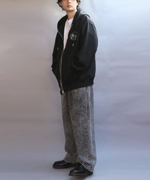 ８(eight)（エイト）の「HEADPHONE BOY 刺繍ZIPパーカー（パーカー・メンズ・ブラック/アッシュグレー/スモークピンク・MEDIUM/LARGE）」の8枚目の写真