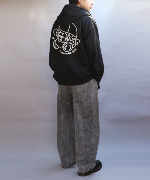 ８(eight)（エイト）の「HEADPHONE BOY 刺繍ZIPパーカー（パーカー・メンズ・ブラック/アッシュグレー/スモークピンク・MEDIUM/LARGE）」の13枚目の写真