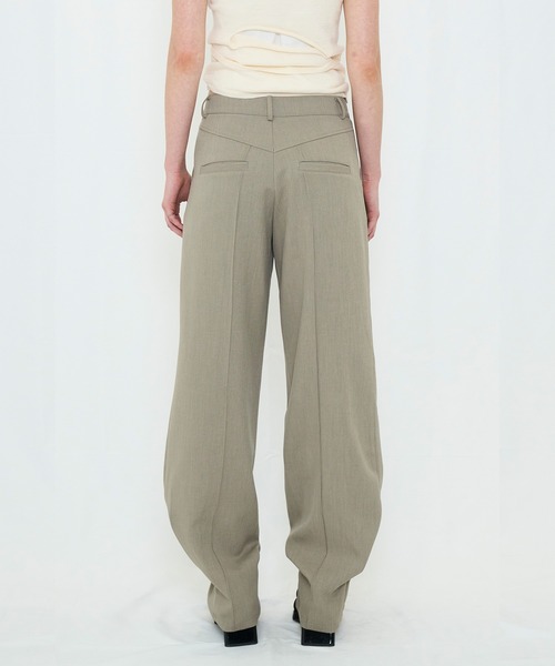 VIAVANDA(ヴィアヴァンダ)の「LOOSE TAPERED SLACKS(スラックス・レディース・ブラック/グレー・SMALL/MEDIUM)」の4枚目の写真