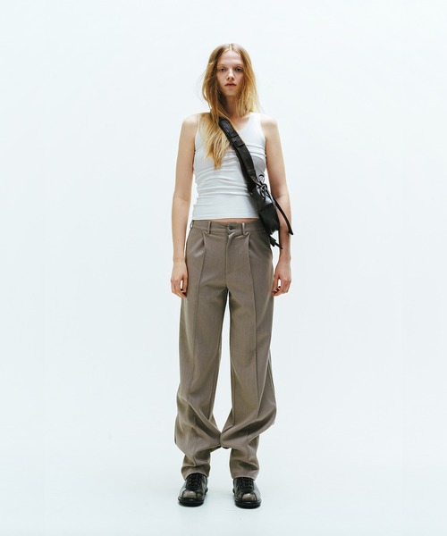 VIAVANDA(ヴィアヴァンダ)の「LOOSE TAPERED SLACKS(スラックス・レディース・ブラック/グレー・SMALL/MEDIUM)」の7枚目の写真