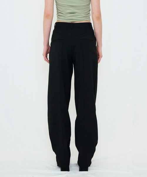 VIAVANDA(ヴィアヴァンダ)の「LOOSE TAPERED SLACKS(スラックス・レディース・ブラック/グレー・SMALL/MEDIUM)」の11枚目の写真