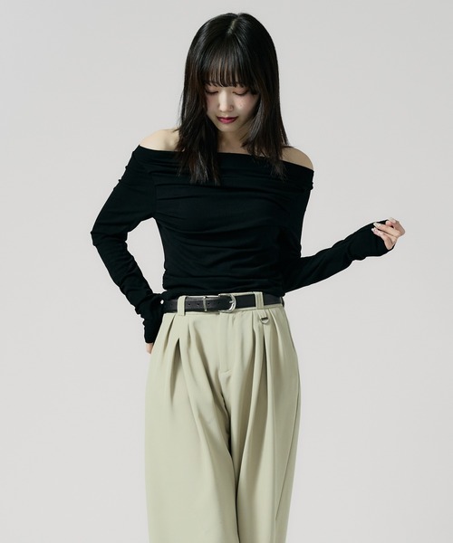 Chick（チック）の「Off Shoulder Gather Tops / オフショルダーギャザートップス（Tシャツ/カットソー・レディース・ブラウン/ホワイト/ブラック/グレー・FREE）」の9枚目の写真