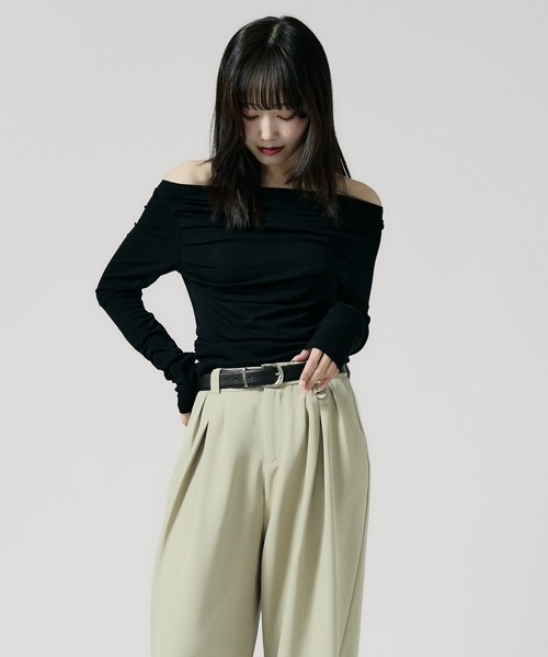 Chick（チック）の「Off Shoulder Gather Tops / オフショルダーギャザートップス（Tシャツ/カットソー・レディース・ブラウン/ホワイト/ブラック/グレー・FREE）」の10枚目の写真