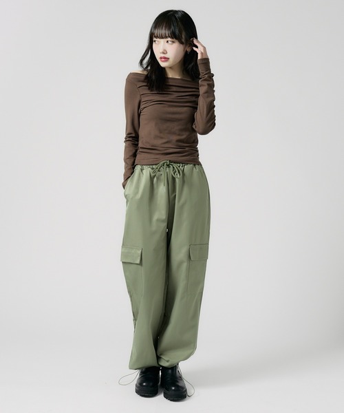 Chick（チック）の「Off Shoulder Gather Tops / オフショルダーギャザートップス（Tシャツ/カットソー・レディース・ブラウン/ホワイト/ブラック/グレー・FREE）」の20枚目の写真