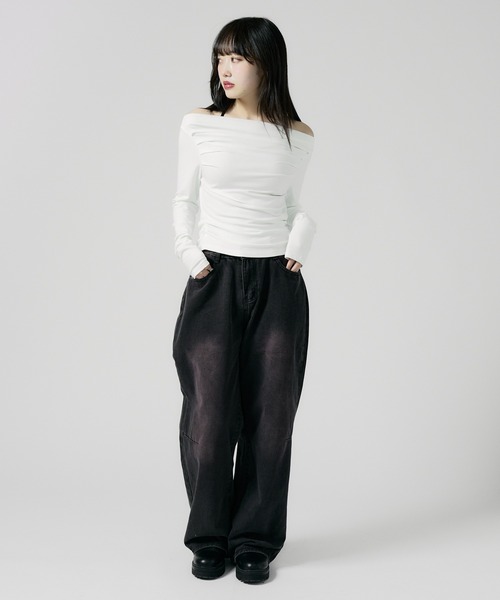 Chick（チック）の「Off Shoulder Gather Tops / オフショルダーギャザートップス（Tシャツ/カットソー・レディース・ブラウン/ホワイト/ブラック/グレー・FREE）」の7枚目の写真