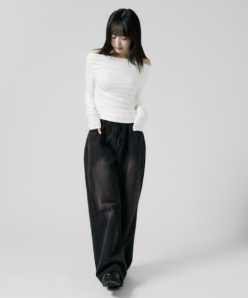 Chick（チック）の「Off Shoulder Gather Tops / オフショルダーギャザートップス（Tシャツ/カットソー・レディース・ブラウン/ホワイト/ブラック/グレー・FREE）」の8枚目の写真