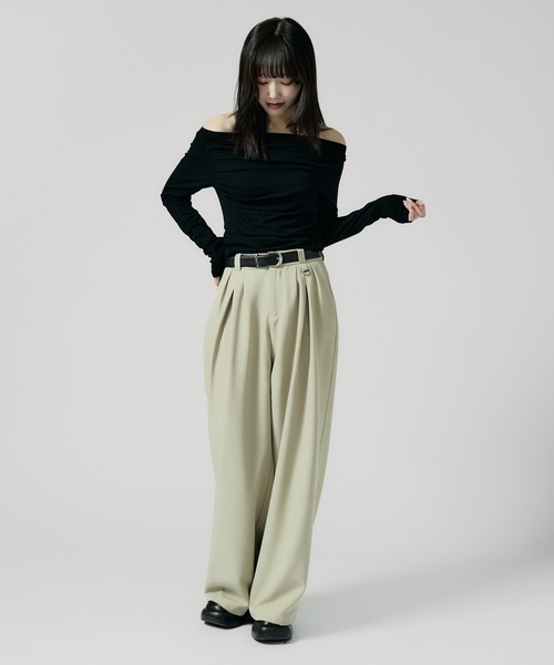 Chick（チック）の「Off Shoulder Gather Tops / オフショルダーギャザートップス（Tシャツ/カットソー・レディース・ブラウン/ホワイト/ブラック/グレー・FREE）」の13枚目の写真