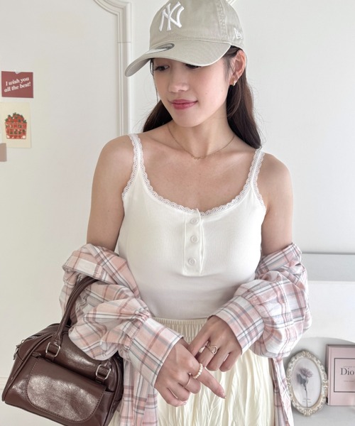 Loueme（ルエム）の「【 カップ付き 】ヘンリーネックレースリブ