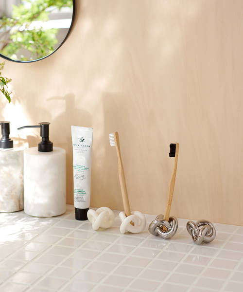 journal standard Furniture （ジャーナルスタンダードファニチャー）の「TOOTHBRUSH STAND　歯ブラシスタンド シルバー（ランドリーグッズ・レディース・シルバー・FREE）」の15枚目の写真
