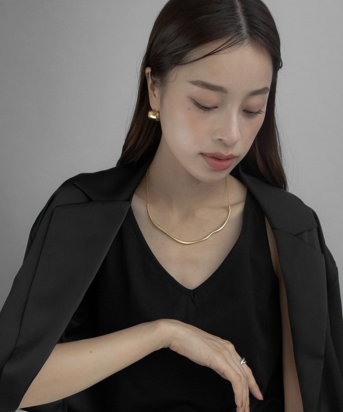abaskdesign（アバスクデザイン）の「金属アレルギー対応 ワイドデザインピアス C型（ピアス（両耳用）・レディース・ゴールド・FREE）」の2枚目の写真