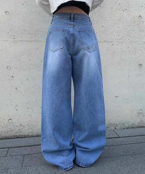 anyonemore(エニワンモア)の「ウォッシングワイドライトブルーデニムパンツ(デニムパンツ・レディース・ライトブルー・LARGE/MEDIUM/SMALL)」の1枚目の写真