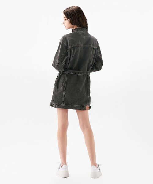 tommy jeans(トミー ジーンズ)の「ロングスリーブトラッカーワンピース(ワンピース・レディース・ブラック・LARGE/MEDIUM/SMALL)」の4枚目の写真