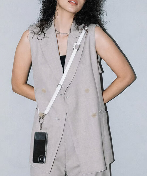 Actually(アクチュアリー)の「BEAURE カウレザー ベルト モバイルストラップショルダー(スマホグッズ・レディース・ホワイト/パープル/ブラック・0)」の1枚目の写真