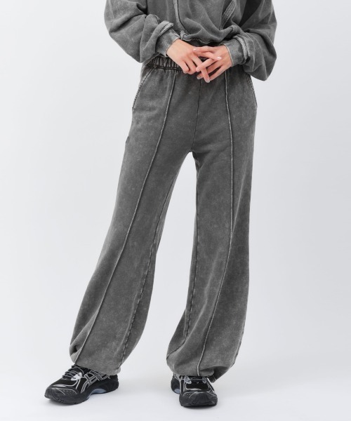 atmos pink(アトモスピンク)の「atmos pink Pigment Tapered Sweat Pants / アトモス ピンク ピグメント テーパード スウェット パンツ(その他パンツ・レディース・ブラック/ブルー/ピンク・M/S)」の2枚目の写真
