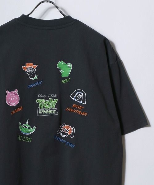 Disney（ディズニー）の「Disney/ディズニー ミッキーマウス/ベイマックス/トイ・ストーリー/ズートピア キャラクター サガラ刺繍 オーバーサイズ 半袖Tシャツ レディース メンズ（Tシャツ/カットソー・レディース・スミクロ/ホワイト/ブラック/ホワイト系その他5/ホワイト系その他6/ブラック系その他5/ブラック系その他4/ブラック系その他6/ネイビー/オレンジ系その他/ブラック系その他/ブラック系その他3/ホワイト系その他4/ホワイト系その他2/ブラック系その他2/グレイッシュベージュ/サックスブルー/ホワイト系その他3/ホワイト系その他/オートミール・M/L/LL）」の14枚目の写真