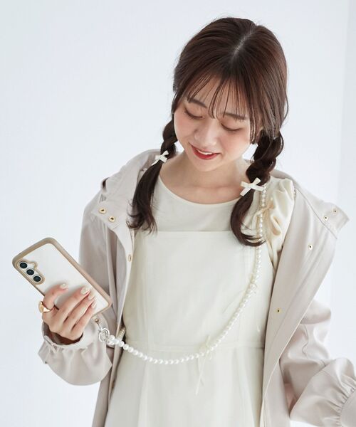 MAJESTIC LEGON（マジェスティックレゴン）の「アンニュイリボンスマホショルダー（スマホグッズ・レディース・ホワイト系その他2/アイボリー/ピンク・FREE）」の4枚目の写真