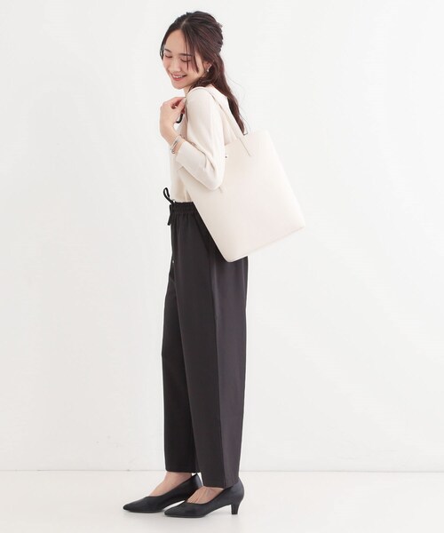 SHOO・LA・RUE(シューラルー)の「【A4】一枚革風カクシボトートバッグ(トートバッグ・レディース・ナチュラル/アイボリー/ブラック・00)」の15枚目の写真