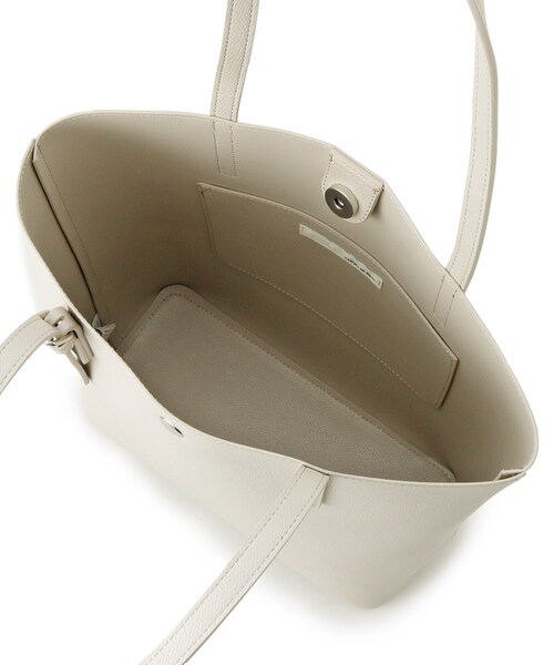 SHOO・LA・RUE(シューラルー)の「【A4】一枚革風カクシボトートバッグ(トートバッグ・レディース・ナチュラル/アイボリー/ブラック・00)」の4枚目の写真