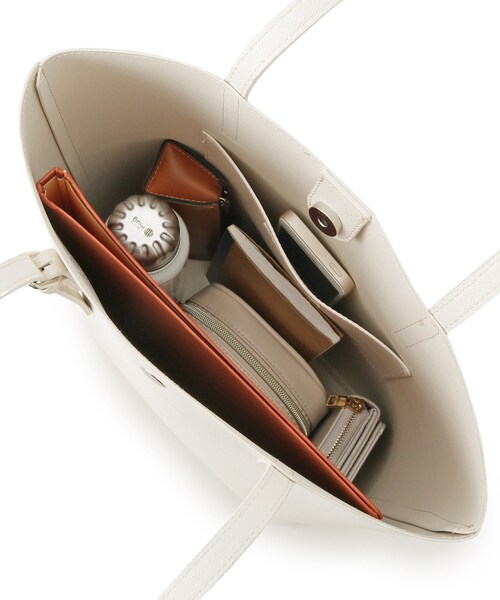 SHOO・LA・RUE(シューラルー)の「【A4】一枚革風カクシボトートバッグ(トートバッグ・レディース・ナチュラル/アイボリー/ブラック・00)」の5枚目の写真