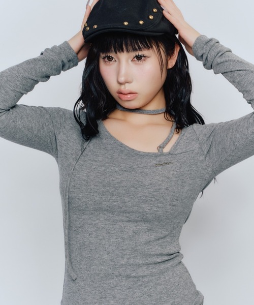 FCMM(エフシーエムエム)の「【日本限定】UNBLANCED L/S TEE/アンバランスロングスリーブTシャツ(Tシャツ/カットソー・レディース・ブラック/カーキ/グレー・MEDIUM/SMALL)」の17枚目の写真
