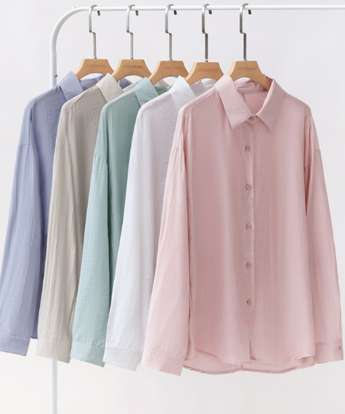 COCOMOMO(ココモモ)の「【5色展開/キャミソールセット】 シャツ キャミソール付き 光沢 シワ加工 長袖シャツ 2点セット(シャツ/ブラウス・レディース・ホワイト/ブルー/グリーン/ピンク/ベージュ・FREE)」の20枚目の写真