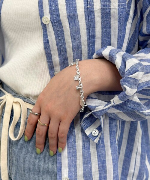 fredy emue（フレディエミュ）の「コインアソートチェーンブレス（ブレスレット・レディース・シルバー/ゴールド・FREE）」の4枚目の写真