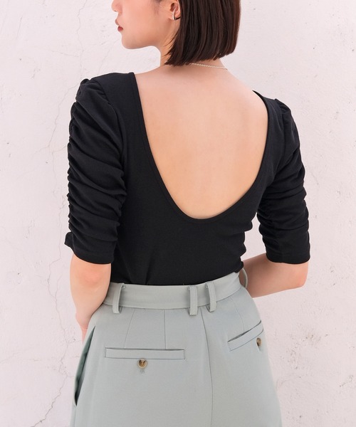 AKTE（アクテ）の「バックオープンギャザートップス（Tシャツ/カットソー・レディース・ブラック/アイボリー・FREE）」の2枚目の写真