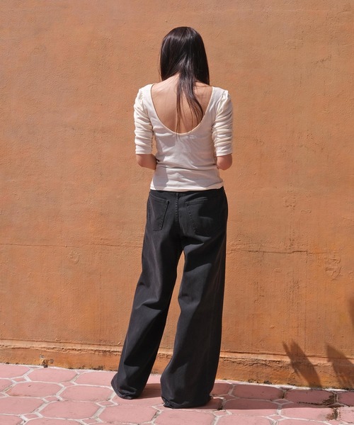 AKTE（アクテ）の「バックオープンギャザートップス（Tシャツ/カットソー・レディース・ブラック/アイボリー・FREE）」の4枚目の写真