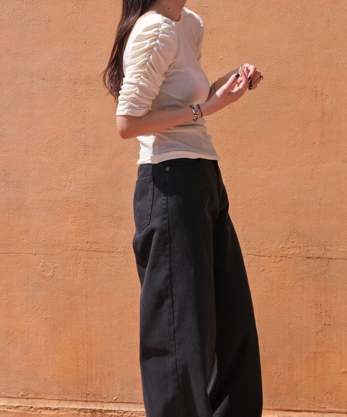 AKTE（アクテ）の「バックオープンギャザートップス（Tシャツ/カットソー・レディース・ブラック/アイボリー・FREE）」の5枚目の写真