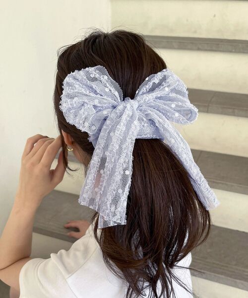 MAJESTIC LEGON（マジェスティックレゴン）の「エアリーリボンシュシュ（シュシュ・レディース・ブルー/アイボリー・FREE）」の4枚目の写真