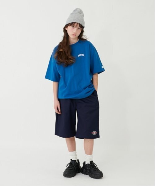 GLAZOS(グラソス)の「【大人向けサイズあり】【FORGETNEVER】バックアーチカレッジロゴ半袖Tシャツ_GLSW(Tシャツ/カットソー・キッズ・ブラック/ブルー/ホワイト・M/L/LL/S)」の12枚目の写真