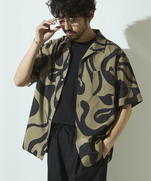 Firsthand(ファーストハンド)の「Firsthand/ファーストハンド パターン オープンカラーショートスリーブシャツ / 総柄デザイン開襟シャツ / リラックスシルエット(シャツ/ブラウス・メンズ・ベージュ/ホワイト/ブラック/オフホワイト・M/L)」の4枚目の写真