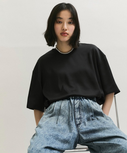 ADAM ET ROPE'（アダムエロペ）の「【サステナブル】サテンTブラウス（シャツ/ブラウス・レディース・ブラック/ホワイト・FREE）」の2枚目の写真