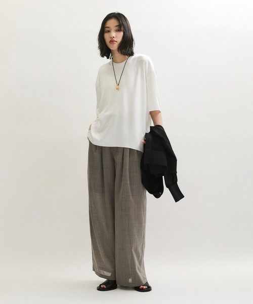 ADAM ET ROPE'（アダムエロペ）の「【サステナブル】サテンTブラウス（シャツ/ブラウス・レディース・ブラック/ホワイト・FREE）」の9枚目の写真