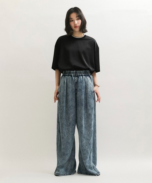 ADAM ET ROPE'（アダムエロペ）の「【サステナブル】サテンTブラウス（シャツ/ブラウス・レディース・ブラック/ホワイト・FREE）」の5枚目の写真