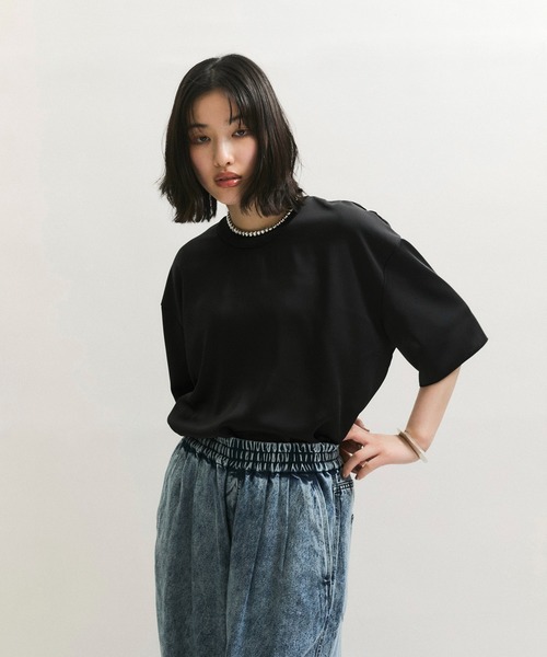 ADAM ET ROPE'（アダムエロペ）の「【サステナブル】サテンTブラウス（シャツ/ブラウス・レディース・ブラック/ホワイト・FREE）」の4枚目の写真