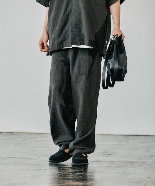 BAYFLOW（ベイフロー）の「[セットアップ可]クールタッチリネンベイカーパンツ【接触冷感】（その他パンツ・メンズ・チャコールグレー/ブルー/ベージュ/カーキ・MEDIUM/LARGE）」の2枚目の写真