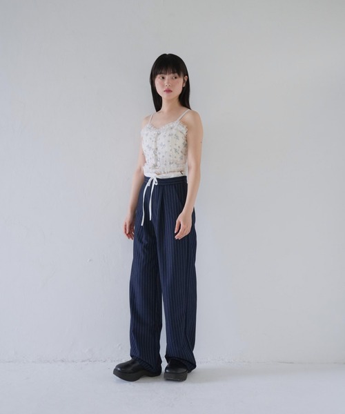 Uenui(ウニュイ)の「花柄 ビジュー ボタン キャミソール(キャミソール・レディース・レッド/パープル/ブルー・FREE)」の5枚目の写真