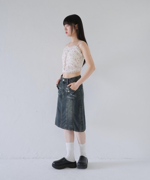 Uenui(ウニュイ)の「花柄 ビジュー ボタン キャミソール(キャミソール・レディース・レッド/パープル/ブルー・FREE)」の16枚目の写真