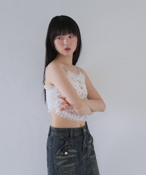 Uenui(ウニュイ)の「花柄 ビジュー ボタン キャミソール(キャミソール・レディース・レッド/パープル/ブルー・FREE)」の20枚目の写真