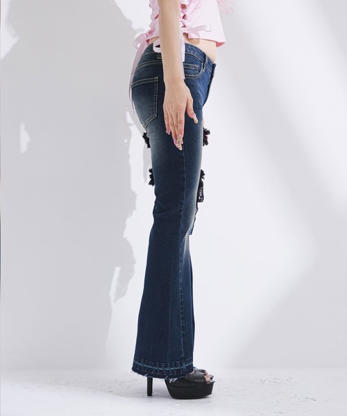 Diable baiser(ディアブルベーゼ)の「セクシーガーター風ギャルストレッチフレアデニムパンツ(デニムパンツ・レディース・ブルー/ブラック/ライトブルー・SMALL/MEDIUM/LARGE/LL)」の10枚目の写真