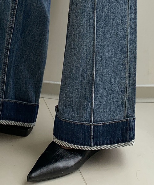 LOWO(ロワ)の「綿混フレアシルエットワイドデニムパンツ(デニムパンツ・レディース・ホワイト/ブルー・S/L/M)」の9枚目の写真