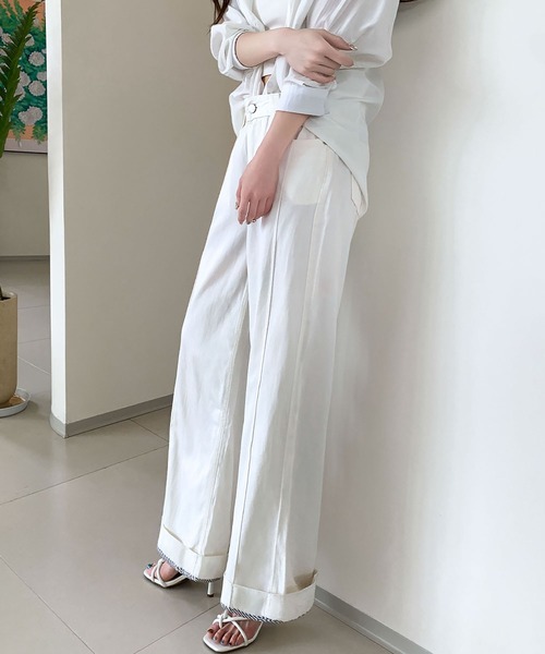 LOWO(ロワ)の「綿混フレアシルエットワイドデニムパンツ(デニムパンツ・レディース・ホワイト/ブルー・S/L/M)」の12枚目の写真